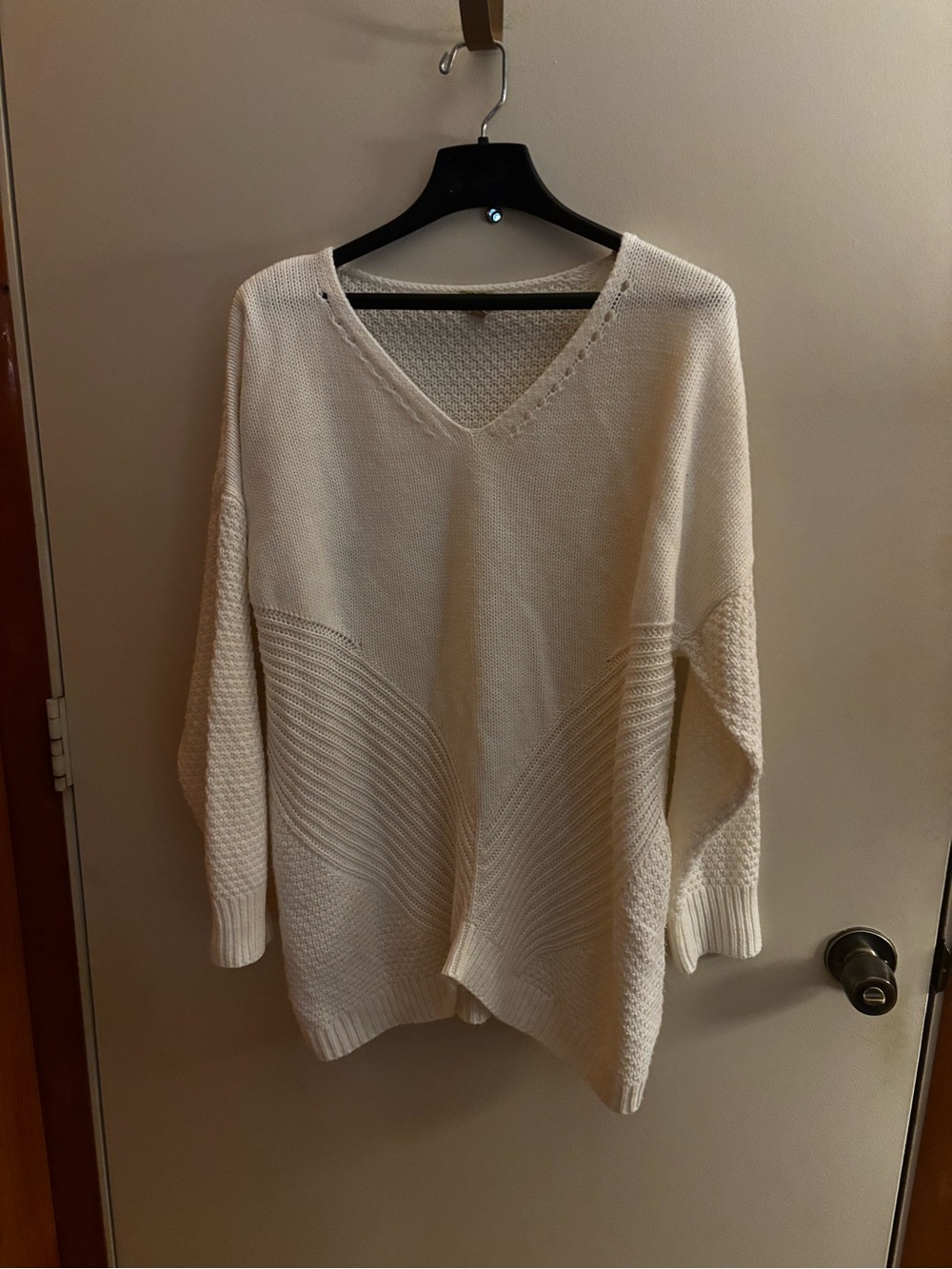 True Craft Women’s White V-Neck Knit Sweater